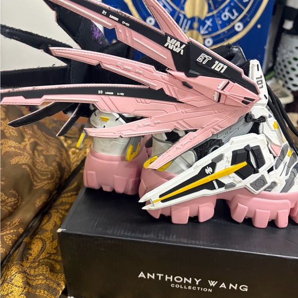 Anthony Wang Gundam sneakers - Picture 6 of 8